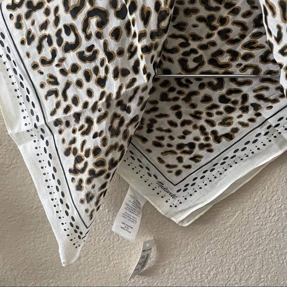 Bandana - Picture 9 of 9